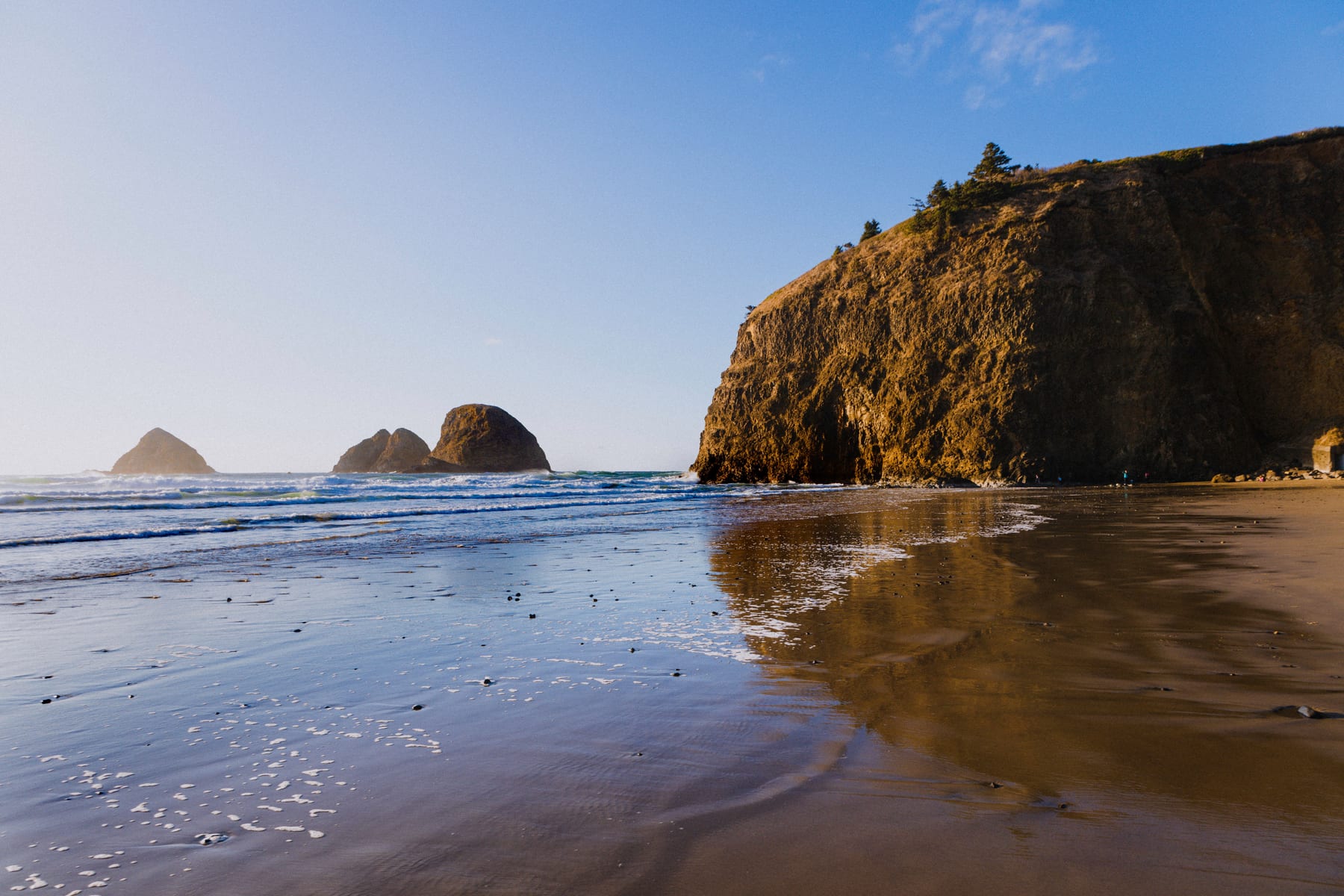 Pacific waves and coastal cliffs at Hug Point on the Oregon Coast